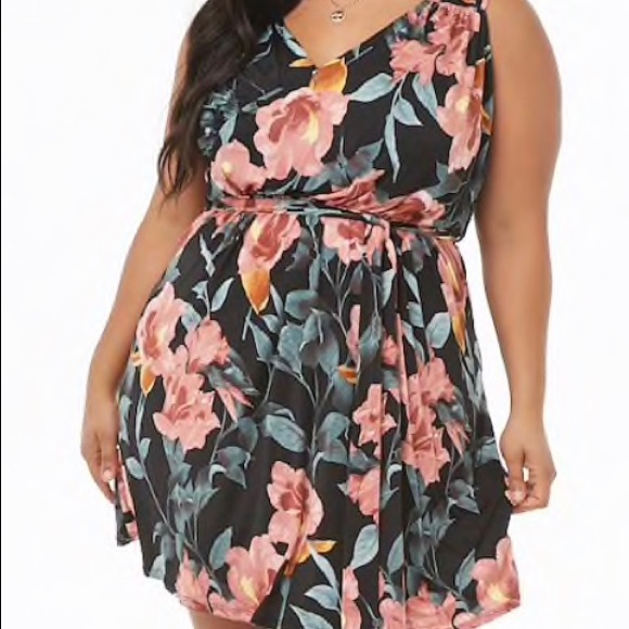 Dresses & Skirts - SOLD!!! Floral plus dress 1X new